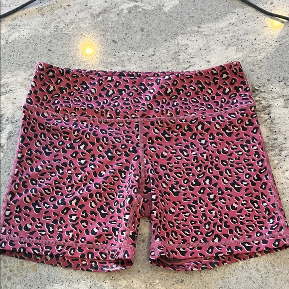 Pink Leopard Print Women's Shorts - Picture 1 of 4